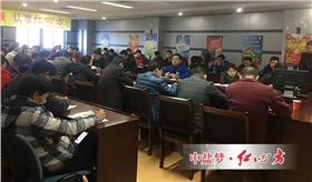 陈勇分享了多年复合肥销售经验，引经据典为新人提供销售攻略，并肯定了新人学习能力强、素质高。