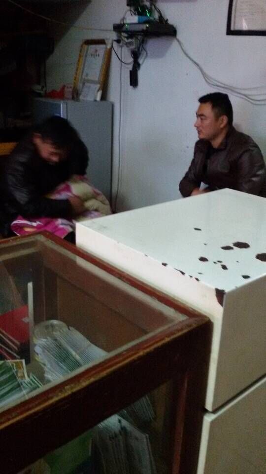 红四方复合肥厂家方经理在和县拜访客户，了解行情