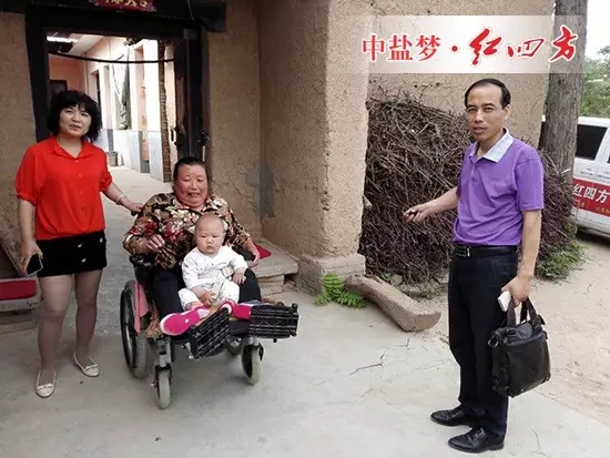 同云平接下“中国好肥料”公益赠肥活动的接力棒