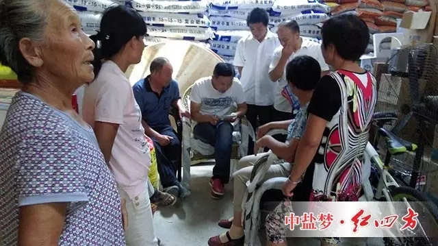 陈浩的农资店就在淮北濉溪县陈集乡，地里位置好，交通便利，自2011年以来一直经营红四方的肥料。如果要好好捋一捋他与红四方的&ldquo;缘分&rdquo;，没有一壶酒，恐怕没法&ldquo;把好故事说完&rdquo;。